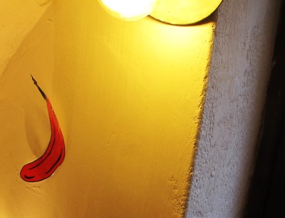 Die gelbe Banane kennt man ja. In Stein gibt es eine rote Chili-Banane.